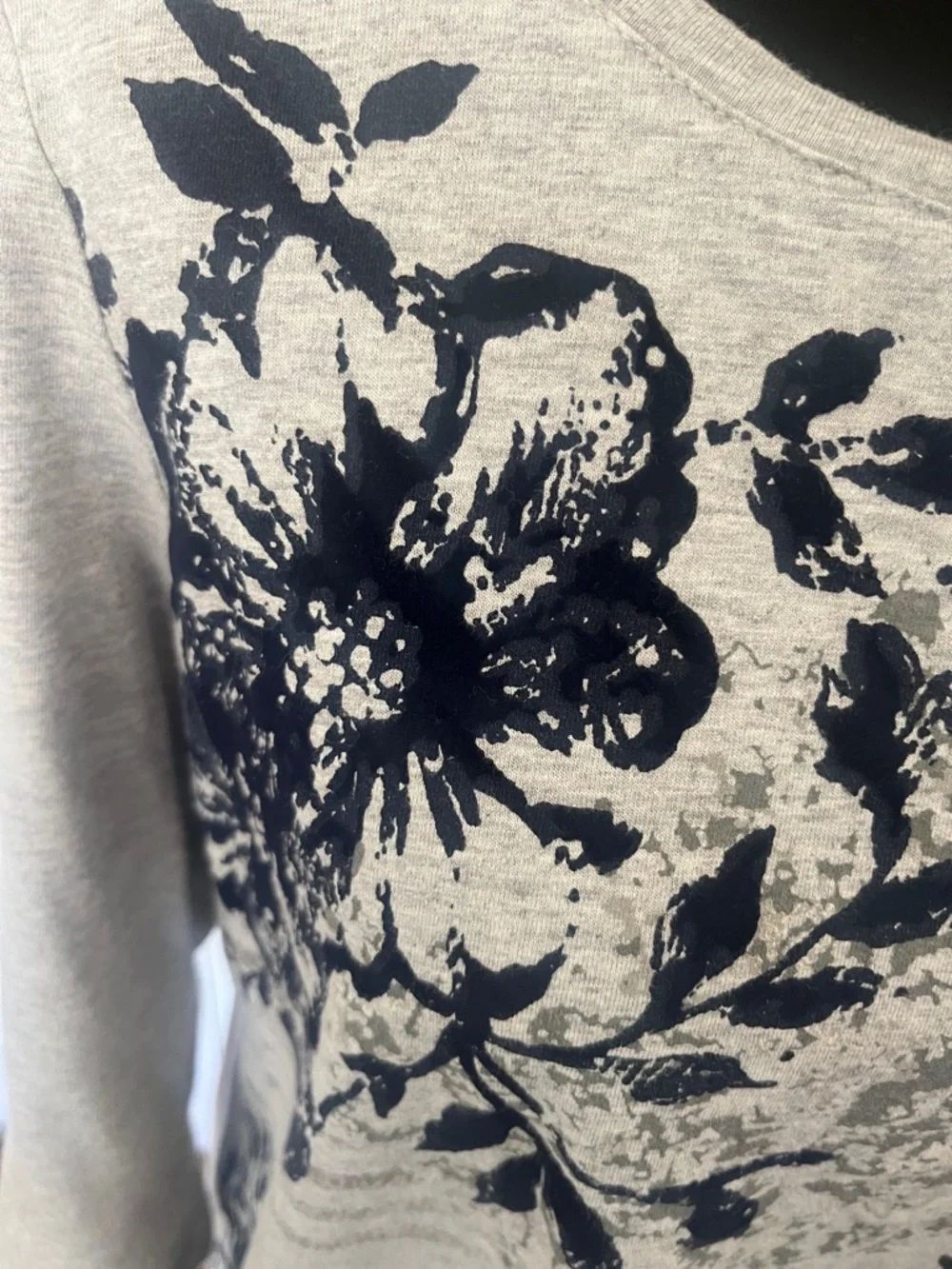 Chico's Zenergy Gray Tunic Tee Navy Floral Print P1 - Picture 7 of 15